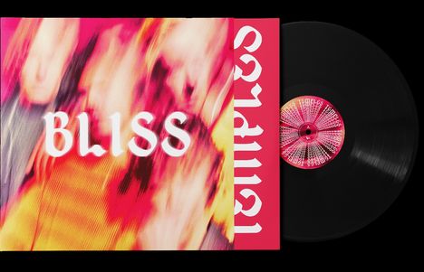 "BLISS" in großer weißer Schrift auf verschwommenem, buntem Hintergrund, daneben ist eine Schallplatte zu sehen.