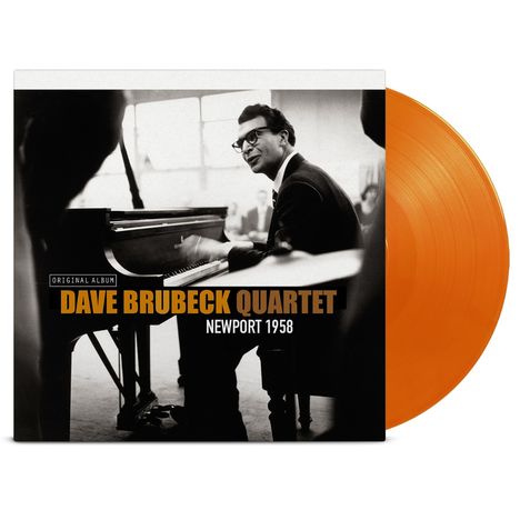 "Original Album Dave Brubeck Quartet Newport 1958". Schwarz-weißes Foto eines Mannes am Klavier, oranger Vinyl-Schallplatte.