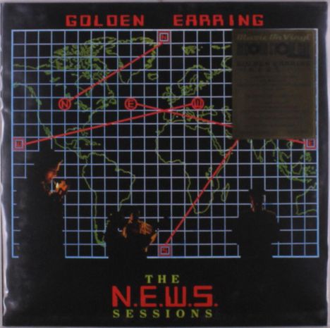 Album-Cover mit Weltkarte, Gitternetz, roten Linien, Kompasspunkten und drei silhouettierten Personen unten.