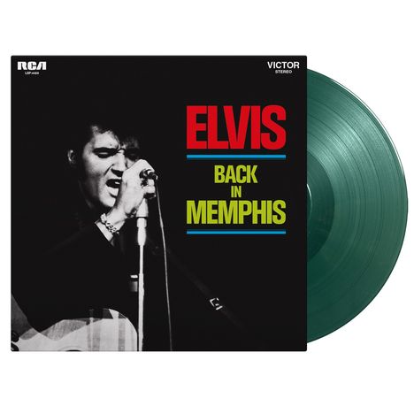 "ELVIS BACK IN MEMPHIS" steht in leuchtenden Farben vor einem Schwarzweiß-Bild eines Mannes mit Mikrofon.