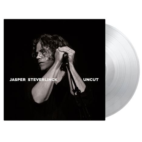 Texte: "Jasper Steverlinck", "Uncut". Schwarz-weiß Portrait, Person singt mit Mikrofon, Vinyl-Schallplatte sichtbar.