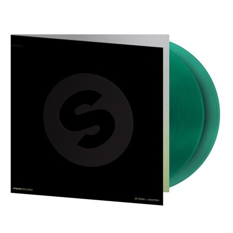 Texte: "SPINNIN' RECORDS", "25 YEARS — CHAPTER 1". Schwarzes Cover mit großem "S"-Logo und grüne Vinyl-Schallplatten.