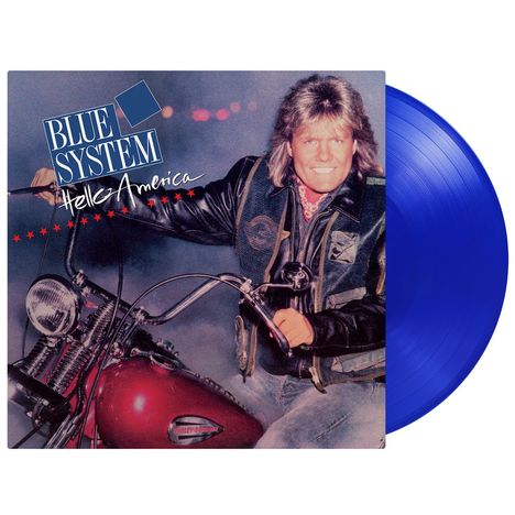 Text: "Blue System, Hello America". Illustration eines Mannes auf einem Motorrad mit blauem Vinyl-Schallplattenhintergrund.