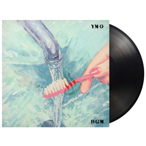 Texte: YMO, BGM. Illustration eines Wasserhahns, der auf eine Zahnbürste fließt, die von einer Hand gehalten wird.