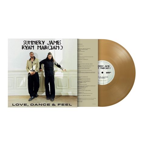 Text: "Sunnery James & Ryan Marciano", "Love, Dance & Feel". Zwei Personen lehnen an einer Wand, daneben eine goldene Schallplatte.