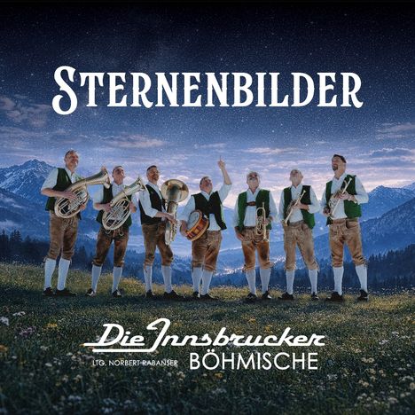 "Sternenbilder" steht oben. Darunter sind Musiker in Tracht in einer alpinen Landschaft unter einem Sternenhimmel.