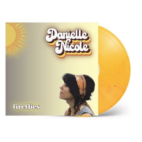 Text: "Danielle Nicole", "fireflies". Cover einer Schallplatte mit sonnigem Design und Person im Profil.