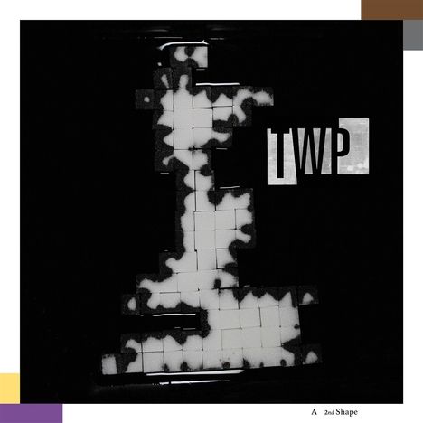Text: „TWP“, „A 2nd Shape“. Dunkler Hintergrund mit weißem, pixelartigem Muster.