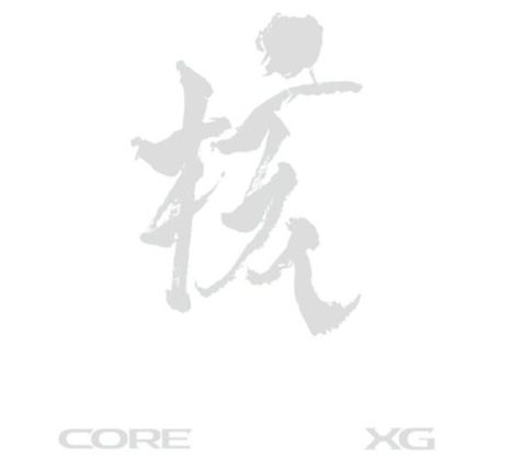 Texte: "CORE", "XG". Ein großes stilisiertes chinesisches Schriftzeichen dominiert die Mitte.