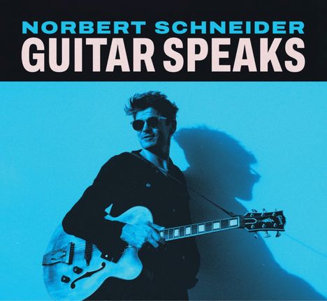 „Norbert Schneider, Guitar Speaks“ steht groß in einem blauen Ton. Ein Mann mit Gitarre und Sonnenbrille ist zu sehen.