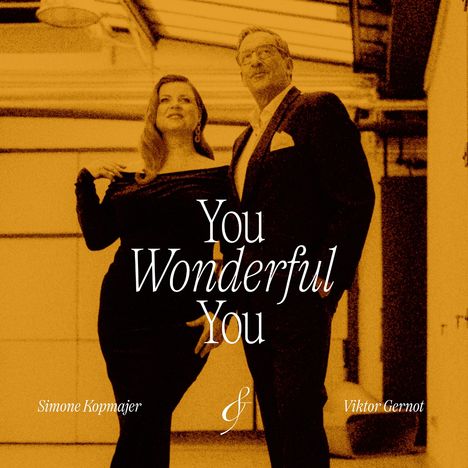 "You Wonderful You" steht in der Mitte. Simone Kopmajer und Viktor Gernot sind unten links und rechts erwähnt. Sie posieren elegant.