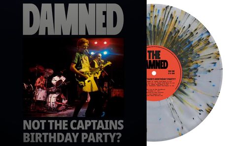 "NOT THE CAPTAIN'S BIRTHDAY PARTY?" Graue Texte auf Schwarz. Links Band auf Bühne, rechts bunter Vinyl-Schallplatte.