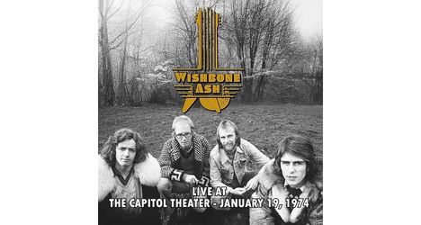 "WISHBONE ASH" Logo, "LIVE AT THE CAPITOL THEATER - JANUARY 19, 1974". Vier Männer sitzen im Freien vor Bäumen.