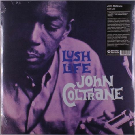 "Lush Life", "John Coltrane". Ein in Lila getöntes Foto eines nachdenklichen Mannes mit einem Saxophon.