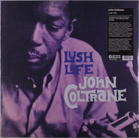 "Lush Life" und "John Coltrane" in lila Schrift. Ein Porträt zeigt einen Mann mit geschlossenen Augen.