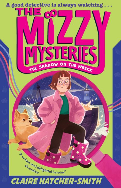 "The Mizzy Mysteries: The Shadow on the Wreck" mit Detektivin und Hund im Regenmantel vor einem Boot in stürmischer See.