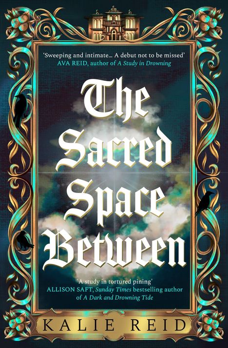 Der Text lautet: "The Sacred Space Between" und "Kalie Reid". Goldene Verzierungen, Raben und Wolken zieren das Cover.