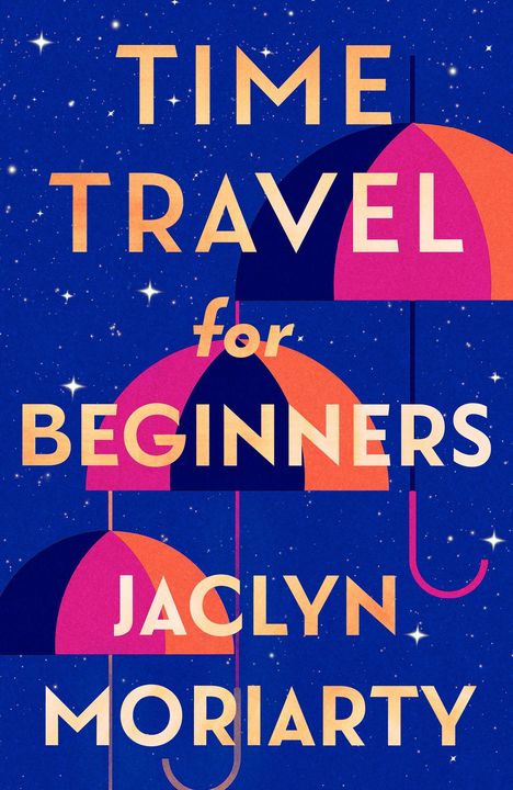 „TIME TRAVEL for BEGINNERS JACLYN MORIARTY.“ Farbig gestreifte Schirme auf blauem, sternenklarem Hintergrund.