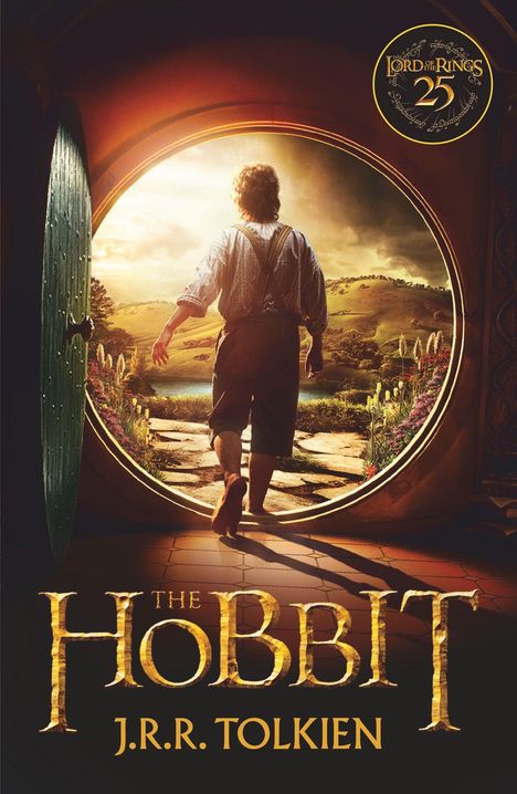 "The Hobbit" und "J.R.R. Tolkien" zeigen einen Hobbit, der aus einer runden Tür auf eine grüne, sonnige Landschaft tritt.