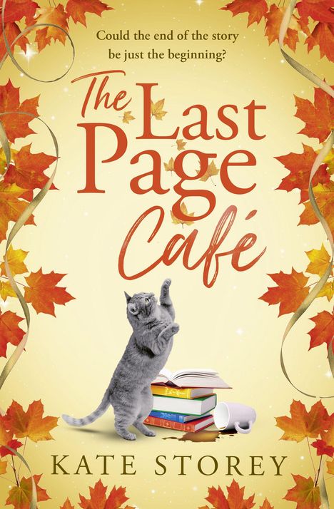 Text: "Could the end of the story be just the beginning? The Last Page Café. Kate Storey." Eine graue Katze spielt mit Büchern. Herbstblätter.