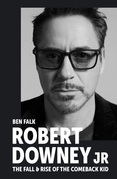 "Ben Falk, Robert Downey Jr, The Fall & Rise of the Comeback Kid." Schwarz-weiß Porträt eines Mannes mit Brille.
