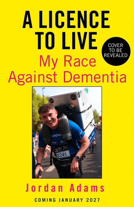 „A Licence to Live: My Race Against Dementia“ von Jordan Adams. Freudiger Mann trägt große Box. Veröffentlichung Januar 2027.