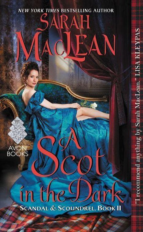 Titel: "A Scot in the Dark". Autorin: Sarah MacLean. Frau in blauem Kleid liegt elegant auf einem Sofa. 