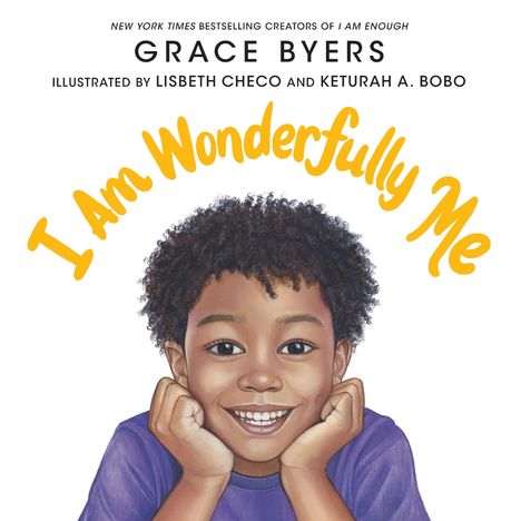Buchtitel: "I Am Wonderfully Me". Illustration eines lächelnden Kindes mit lockigem Haar und lila Shirt.