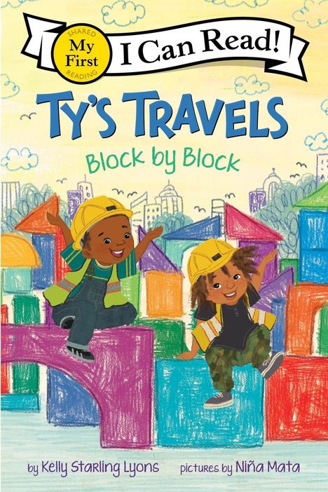 „Ty's Travels: Block by Block“. Zwei Kinder mit Bauhelmen spielen fröhlich zwischen bunten Bauklötzen.
