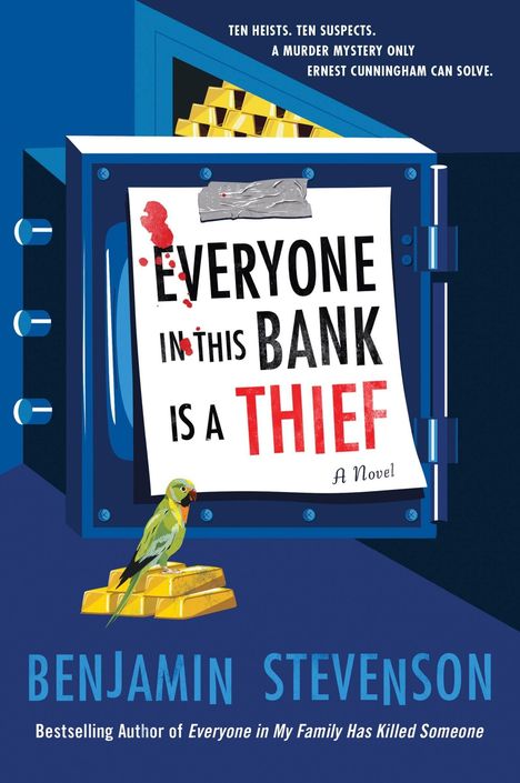 „TEN HEISTS. TEN SUSPECTS. A MURDER MYSTERY ONLY ERNEST CUNNINGHAM CAN SOLVE.“ Ein offener Tresor mit Goldbarren und Papagei.