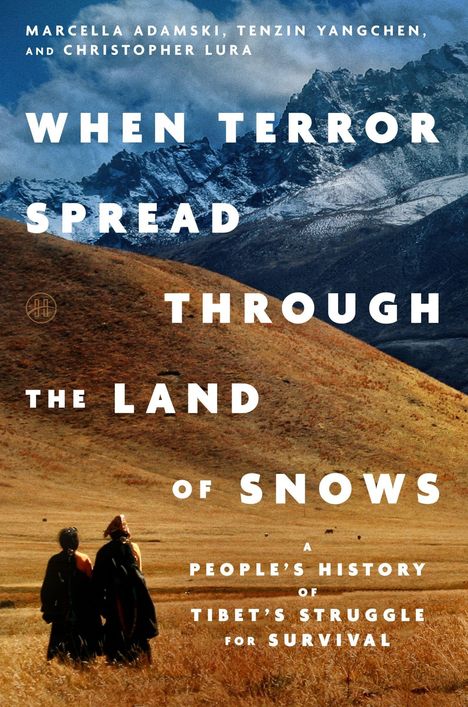 "WHEN TERROR SPREAD THROUGH THE LAND OF SNOWS" zeigt Landschaft mit zwei Personen in traditioneller Kleidung vor Bergen.