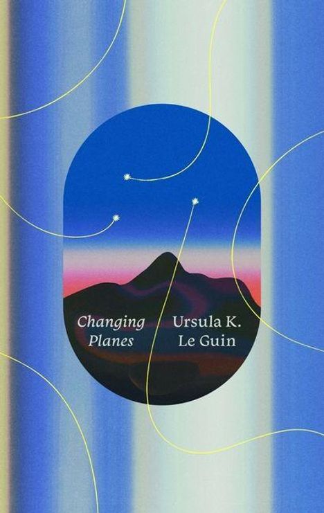 "Changing Planes" und "Ursula K. Le Guin" sind zu lesen. Abstrakte Illustration eines Berges vor buntem Himmel mit Linien und Sternen.