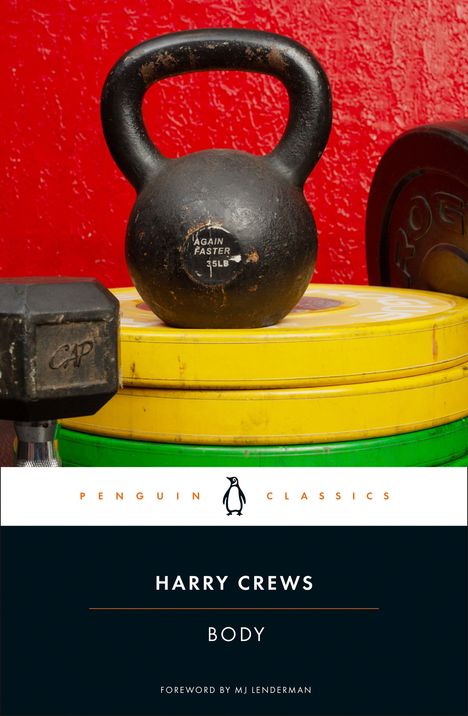 Ein "Again Faster" 35 Pfund Kettlebell auf bunten Hantelscheiben, daneben ein "CAP" Gewicht.