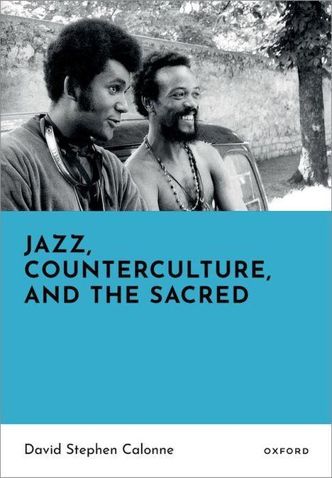 "JAZZ, COUNTERCULTURE, AND THE SACRED" von David Stephen Calonne, Oxford. Zwei Männer lachen im Freien.