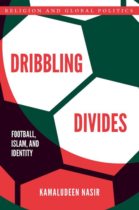 Oben steht: "Religion and Global Politics". Titel: "Dribbling Divides". Unten: "Football, Islam, and Identity" und "Kamaludeen Nasir". Hintergrund erinnert an einen Fußball.
