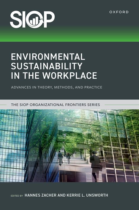 "Environmental Sustainability in the Workplace." Glasgebäude, grüne Bäume spiegeln sich in Fenstern.