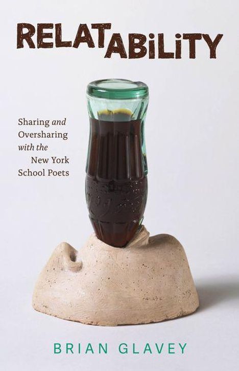"Relatability: Sharing and Oversharing with the New York School Poets." Brian Glavey. Glasflasche auf kopfartiger Skulptur.