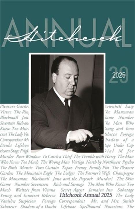 „Hitchcock Annual 2025“, großes Foto eines Mannes in Anzug, tippt auf Schreibmaschine.