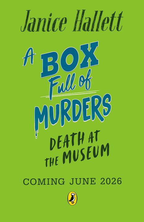 "Janice Hallett, A Box Full of Murders, Death at the Museum, Coming June 2026." Grüner Hintergrund, gelbes Logo unten.