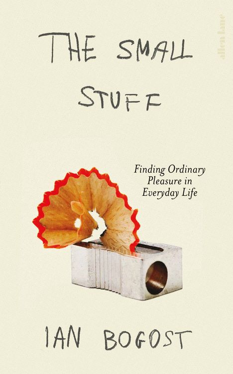 „The Small Stuff: Finding Ordinary Pleasure in Everyday Life“ von Ian Bogost. Ein Spitzer mit Holzspänen.