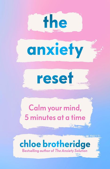 „the anxiety reset: Calm your mind, 5 minutes at a time“ von Chloe Brotheridge. Pastellfarbener Hintergrund.