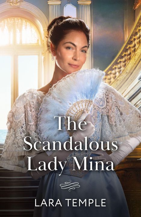 „The Scandalous Lady Mina“, Lara Temple. Eine elegante Dame mit Spitzenkleid und Fächer vor einer prunkvollen Treppe.