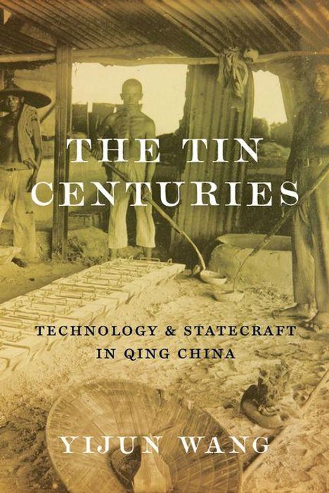 „THE TIN CENTURIES. TECHNOLOGY & STATECRAFT IN QING CHINA. YIJUN WANG.“ Historisches Foto: Arbeiter in einer Zinnproduktion.