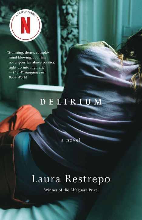 "Delirium, a novel" von Laura Restrepo, Zitat: "Stunning, dense, complex...", Netflix-Logo oben links, Rückenansicht einer Person.