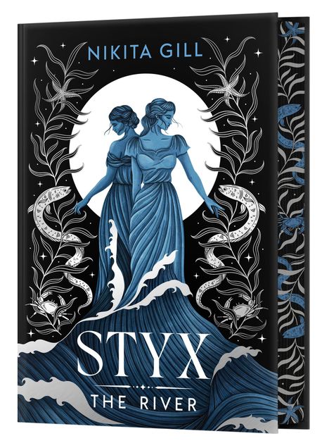 "NIKITA GILL", "STYX THE RIVER" in großen Buchstaben. Zwei blaue Figuren auf einem Fluss, umgeben von Pflanzen, unter einem Vollmond.