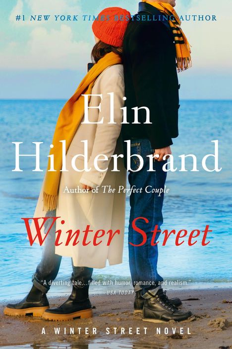 Titel: Winter Street. Autorin: Elin Hilderbrand. Zwei Menschen umarmen sich am Strand, in Winterkleidung.