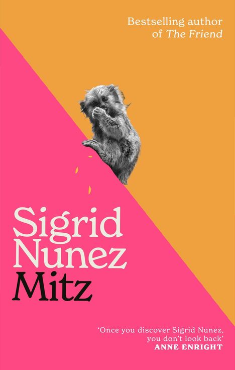 Texte: "Bestselling author of The Friend." "Sigrid Nunez, Mitz." "Once you discover Sigrid Nunez, you don't look back. Anne Enright."

Eine Illustration zeigt einen kleinen Affen vor einem pink-orangenen Hintergrund.