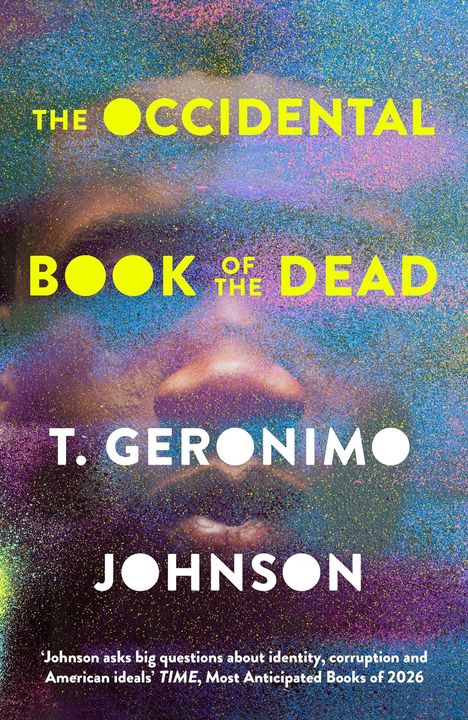 Text: „The Occidental Book of the Dead“ von T. Geronimo Johnson. Ein Gesicht hinter farbigen Sprenkeln.