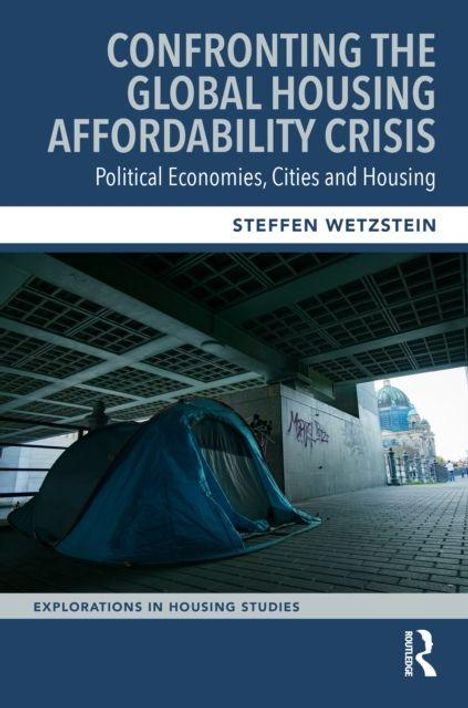 "CONFRONTING THE GLOBAL HOUSING AFFORDABILITY CRISIS" und "Political Economies, Cities and Housing", Zelt in urbaner Umgebung.