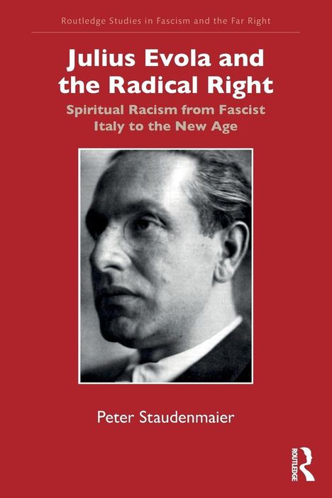Titel: "Julius Evola and the Radical Right". Autor: Peter Staudenmaier. Schwarz-Weiß-Foto eines Mannes. Roter Hintergrund.